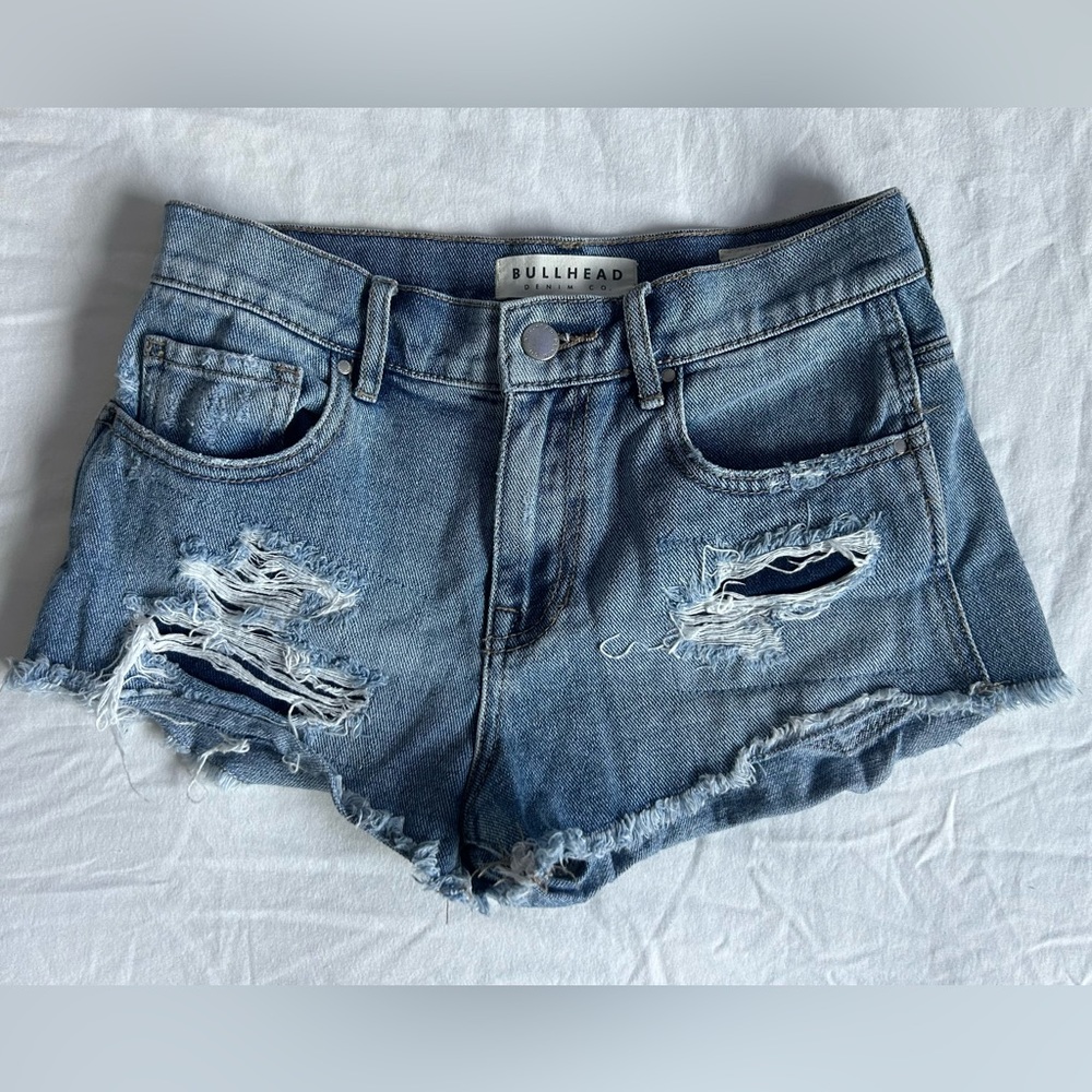 PacSun Bullhead High-Rise Short Distressed Light Wash Size 24